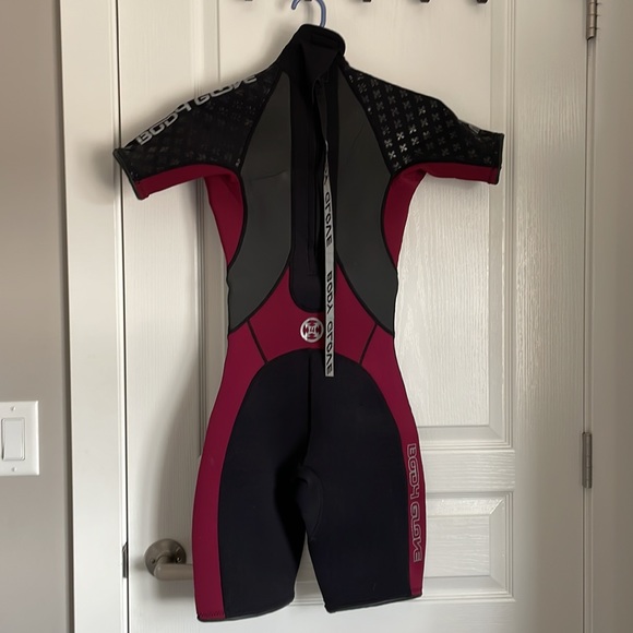 Size 5/6 womens bodyglove wetsuit. Worn once. Basically brand new! No defects - Picture 2 of 2